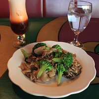 Beef Pad See-Eaw. Don't forget the Thai Iced Tea!