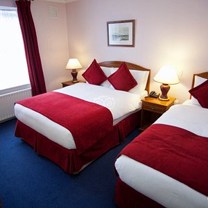 The Triple Room with One Double Bed and One Twin Bed at the Charleville Lodge
