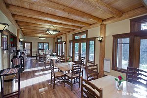 Breakfast Room at the Lakedale Resort at Three Lakes