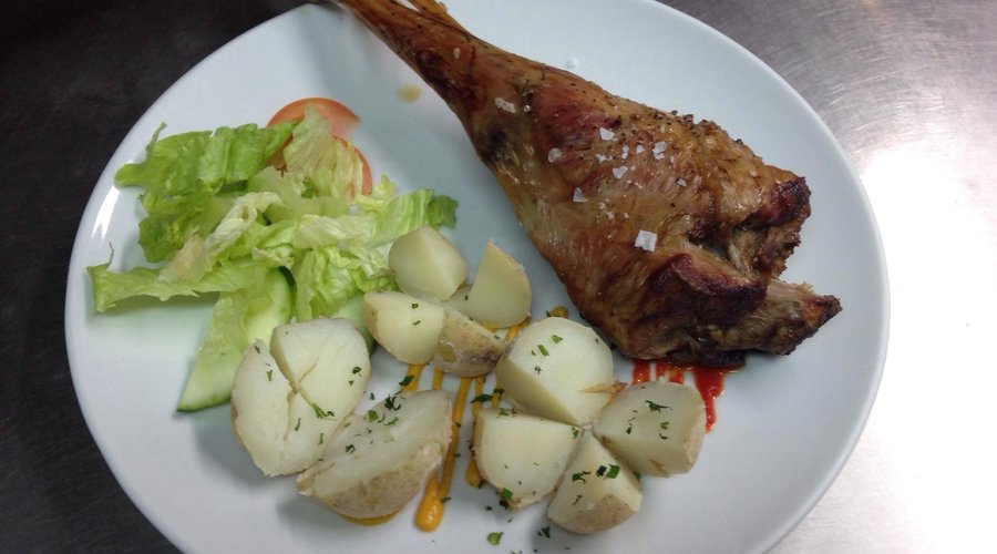 Pierna de cordero lechal al horno