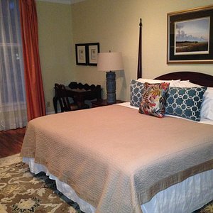 The master bedroom at the Oglethorpe Lodge