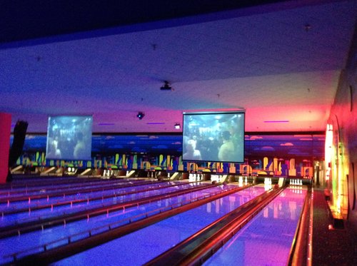 Near me bowling Hurricane Lanes