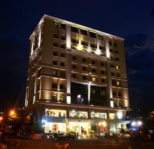 Hotel De Sovrani in Kolkata (Calcutta), image may contain: City, Urban, Condo, Apartment Building