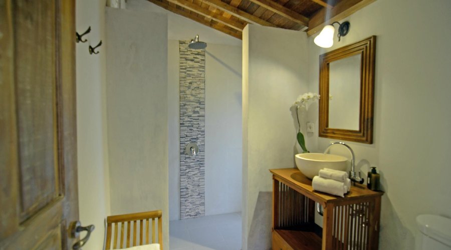 2 bedroom villa, second bathroom