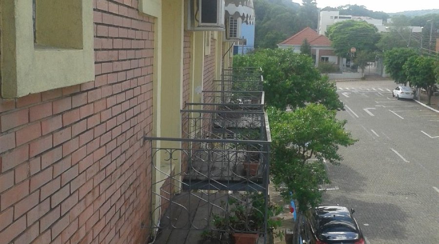 Sacada com vista da rua