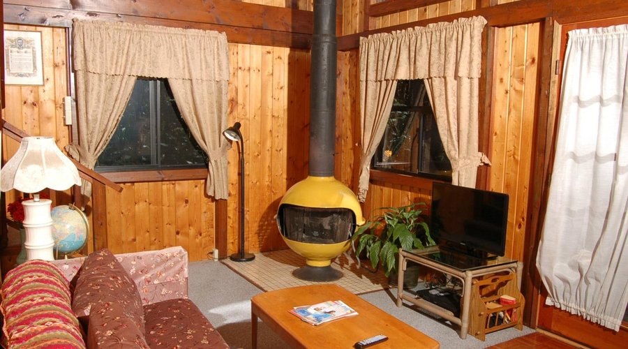 Hale Kaimana Living Room