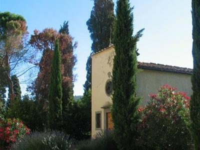 La chiesetta presente all'interno del piccolo borgo Fattoria Monte