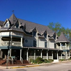 Cornerstone Inn Main Building, East Franklin Street, downtown Nashville, IN