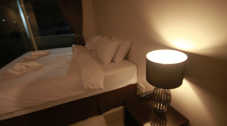 The Hen - Comfort Extra Double Bed