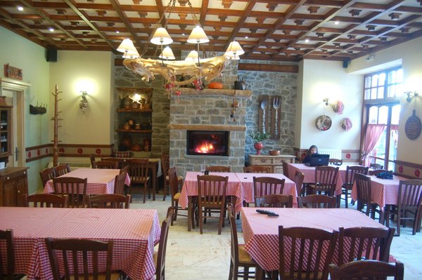 Kapetanios Tavern - Restaurant in Nostimo