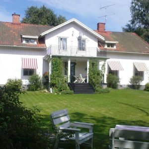 Välkommen till Sparrens B&B i sommarskrud.
