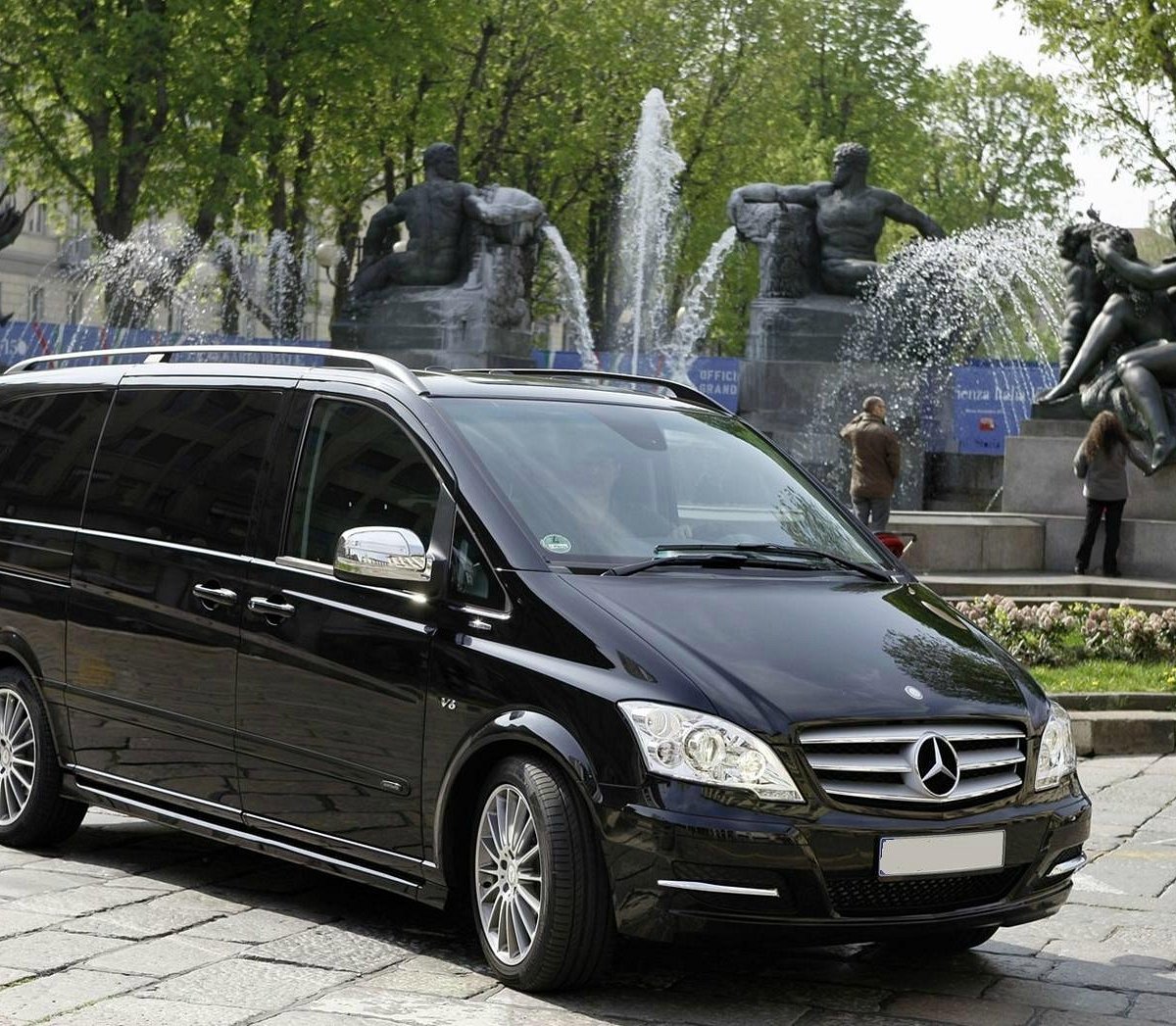 Аренда минивэна в санкт петербурге. Mercedes-Benz Viano. Минивэн Мерседес Виано. Мерседес Benz Viano. Мерседес Виано 639 Лонг.