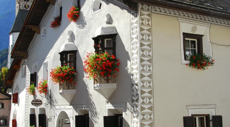 Hotel ENGIADINA im Sommer