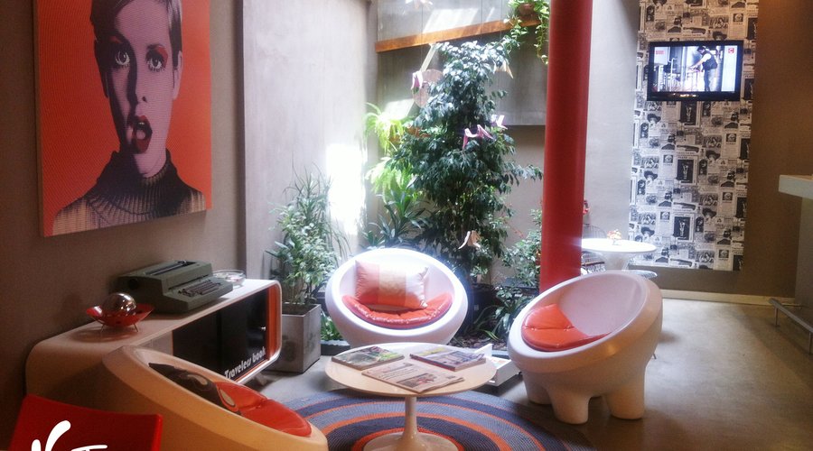 Jardín y lobby