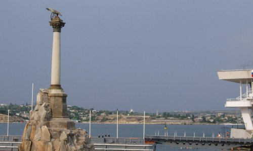 Памятник затопленным кораблям