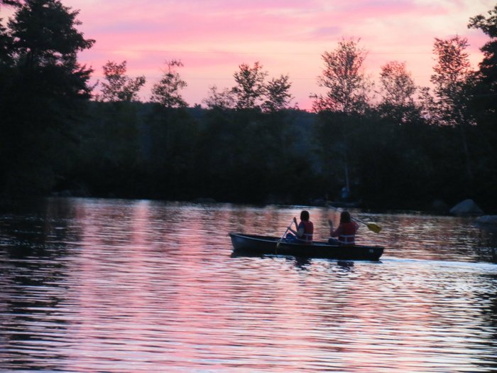 Escape to Barrington Shores: Your NH Campground Adventure Awaits!