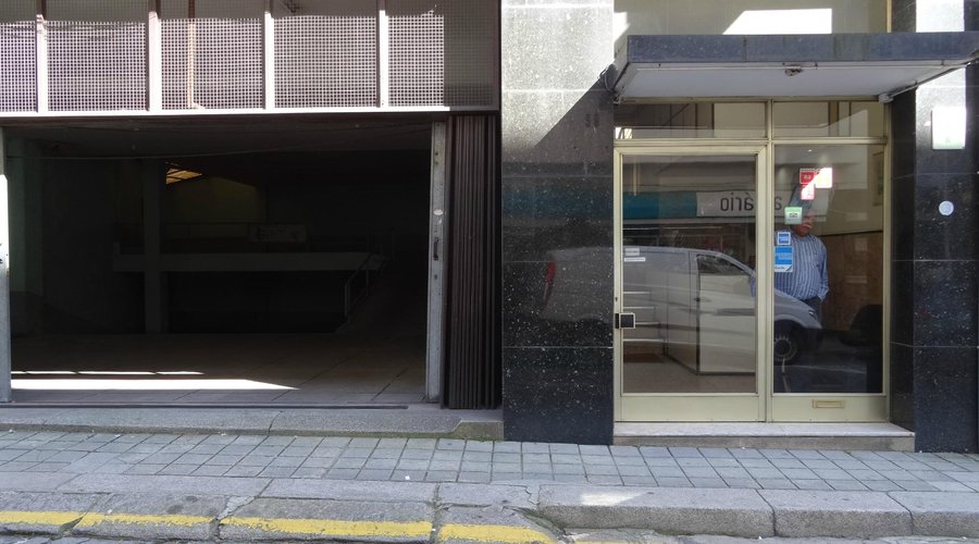 Hotel entrance & garage (free parking)