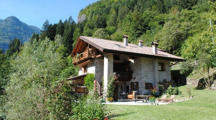 La casa vista dal giardino