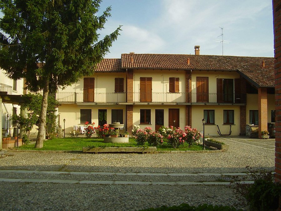 AGRITURISMO CASCINA BARACCA - Updated 2021 Prices, Guesthouse Reviews ...