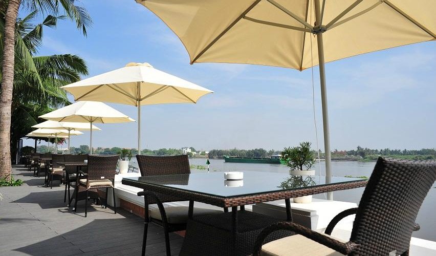 riverside dining