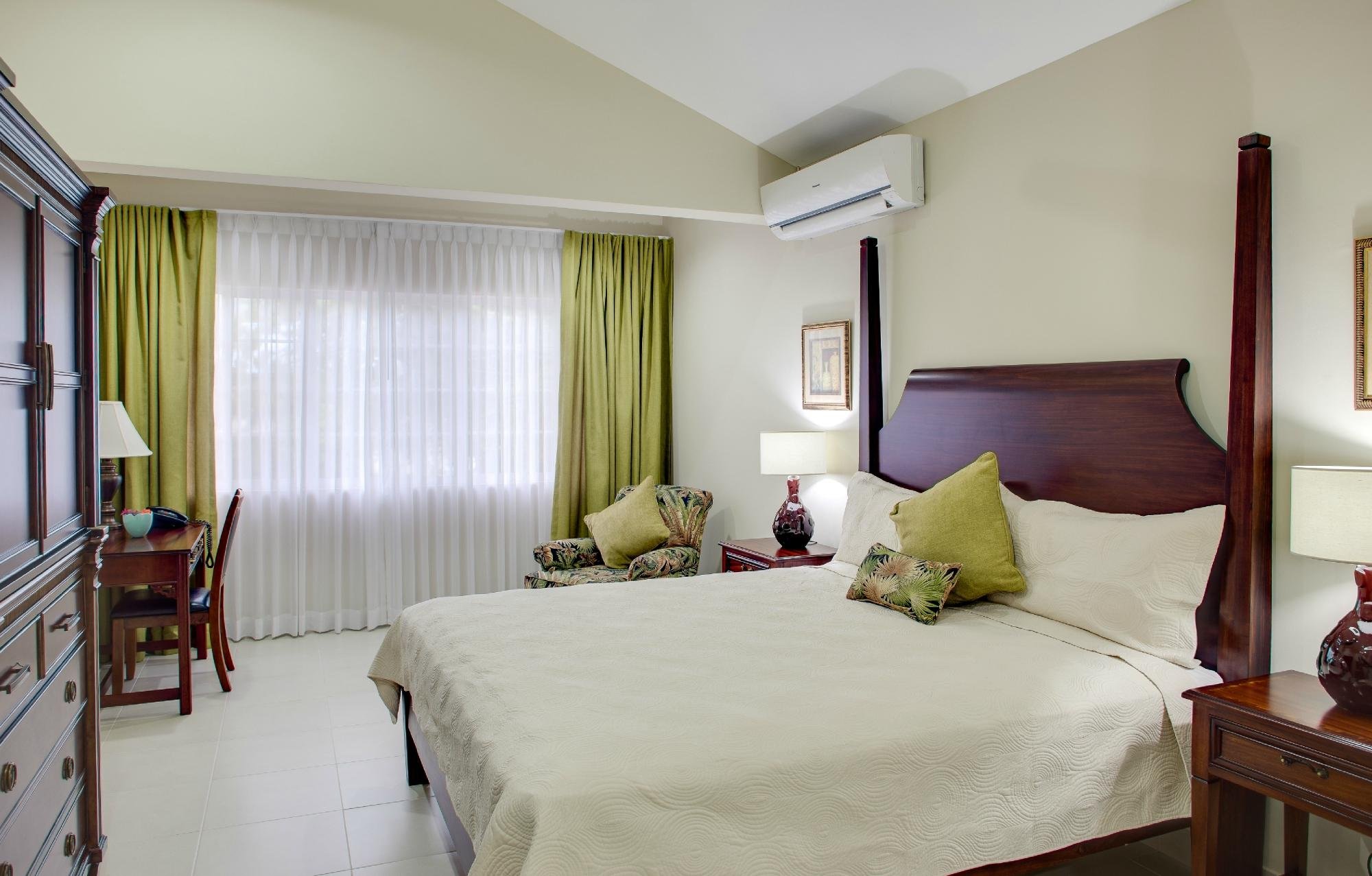 The Liguanea Club by null