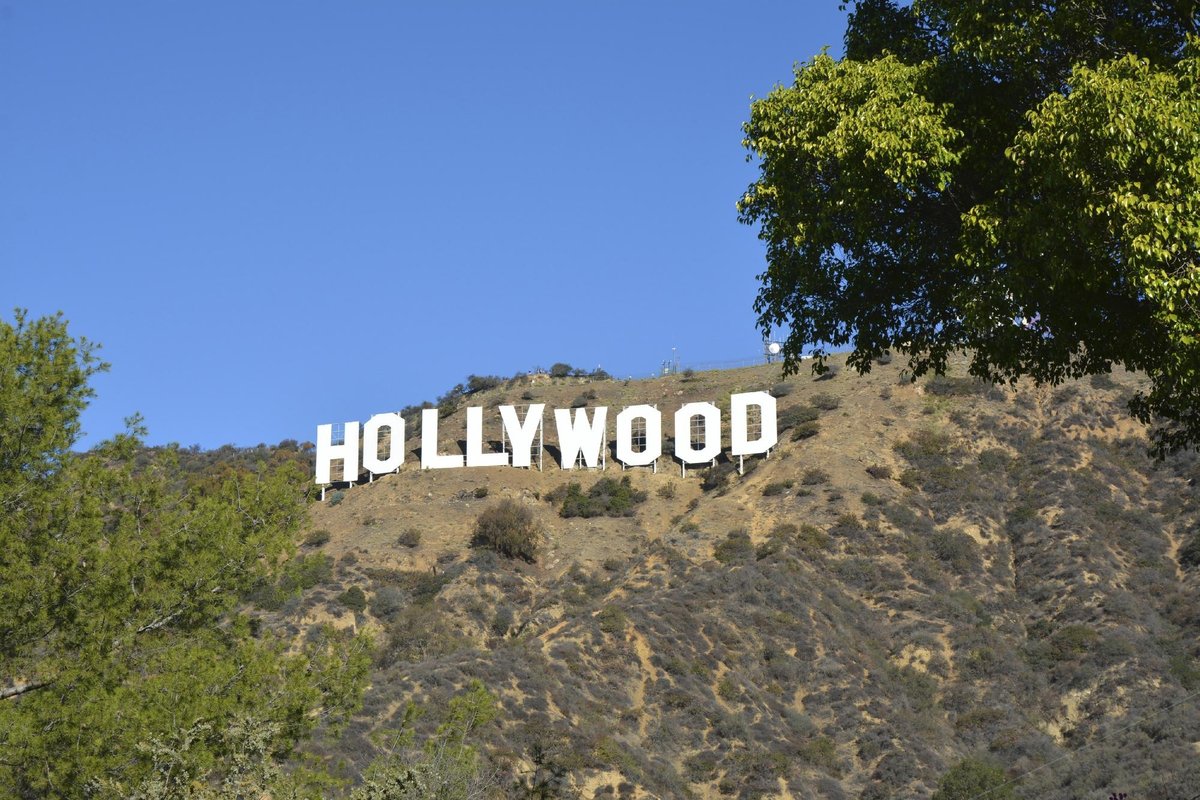 vista do famoso sinal de hollywood marco em los angeles califórnia