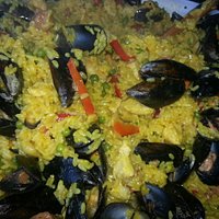 Siamo stati li un venerdì a pranzo abbiamo preso la paella fantastica e prezzo a dir poco ridico