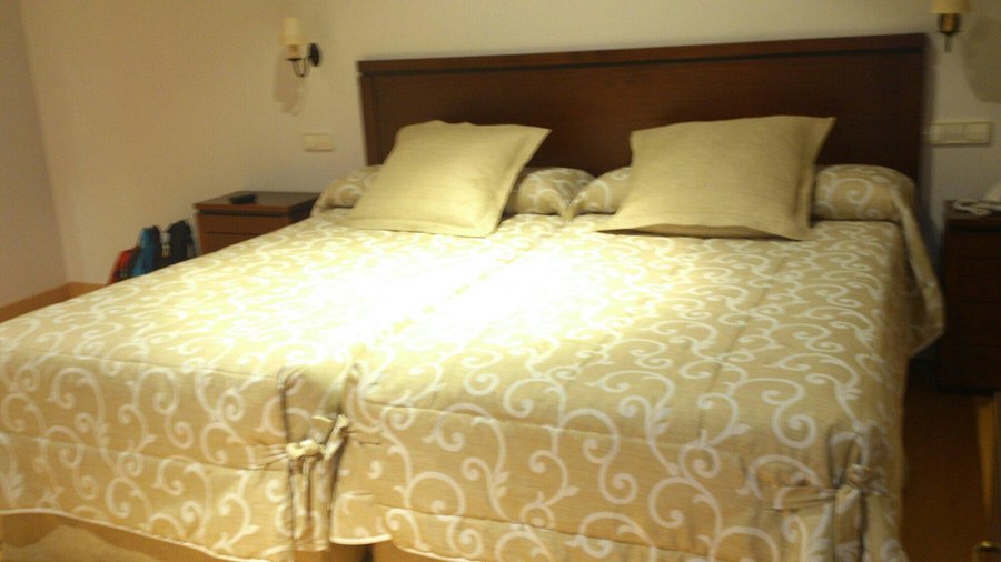 En esta cama he dormido como bebé, no me extraña que el desayuno empiece a las 9 am!!!