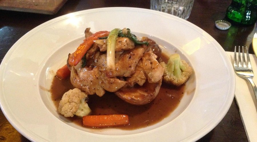 Spring chicken with fresh vegtables in cocanut milk.  Outstanding.