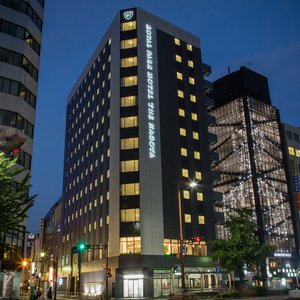 ホテル外観（夜景）