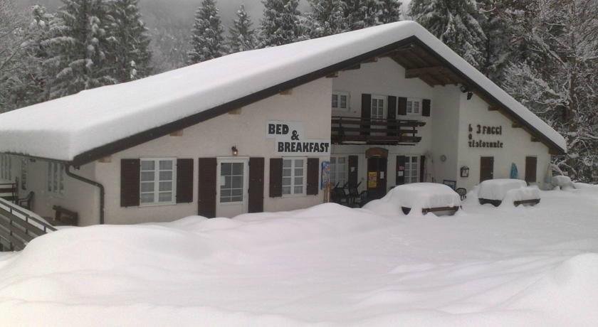 tre faggi innevato
