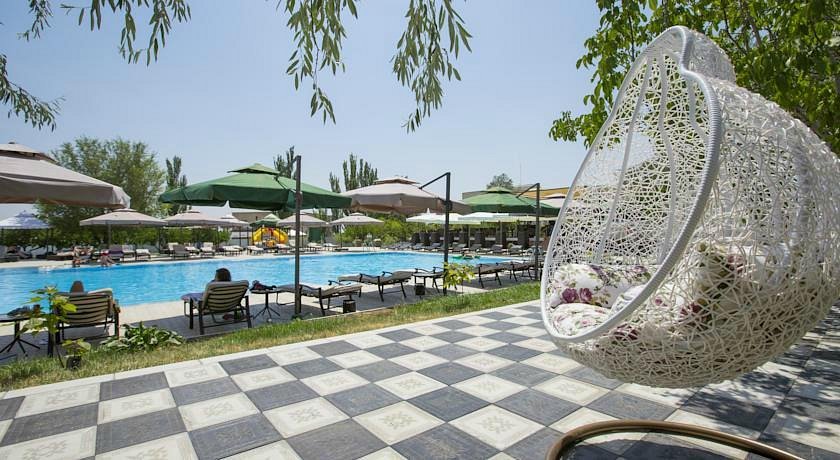 Cross Resort Hotel, hotell i Yerevan