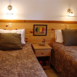 Cabin 3 Bedroom, bright, clean and comfortable