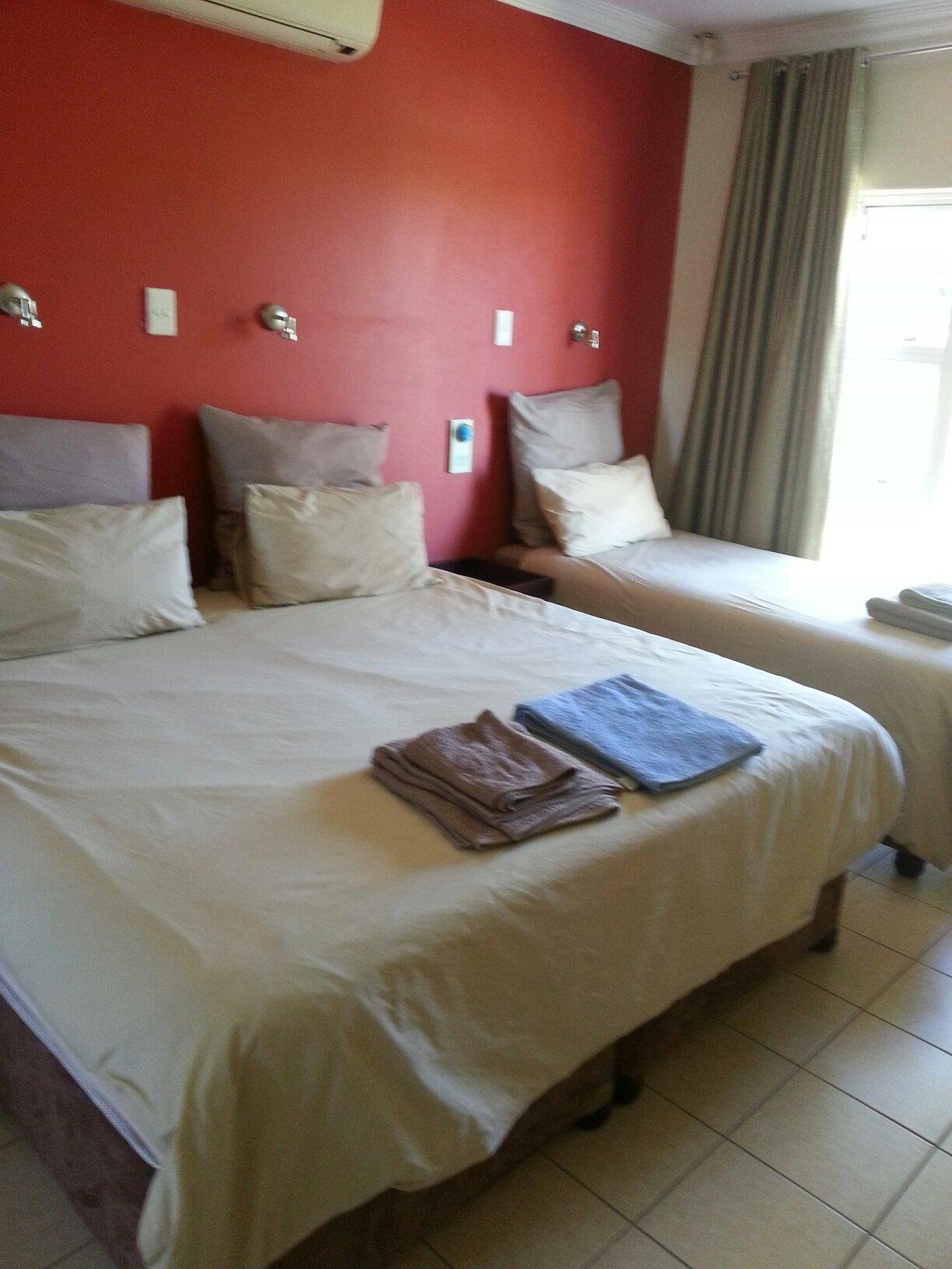 T & T BED AND BREAKFAST - B&B Reviews (Westville, South Africa)