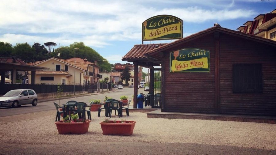 Il piccolo chalet della pizza....vi aspettiamo....
