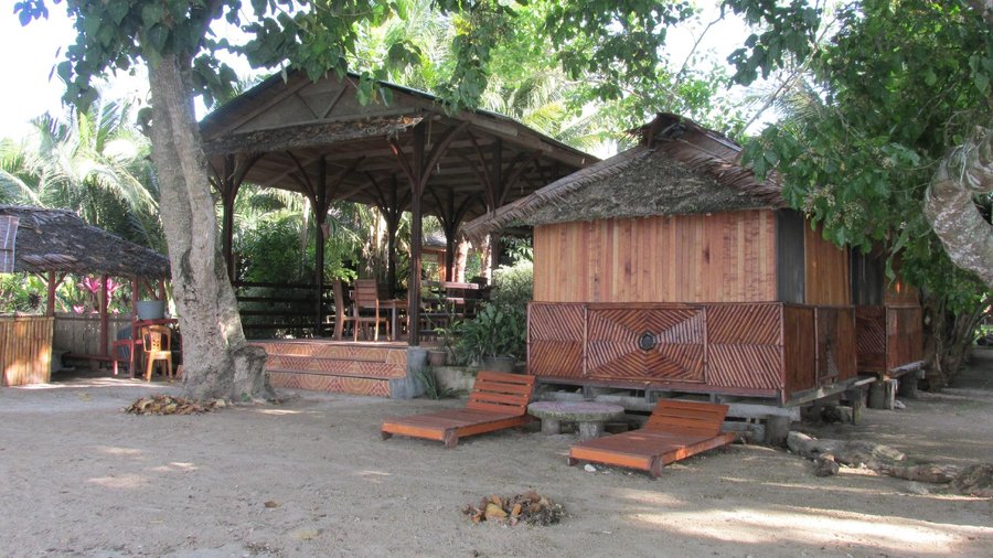 Kupa Kupa Beach Cottages Bar Hotel Reviews Tobelo Indonesia Tripadvisor