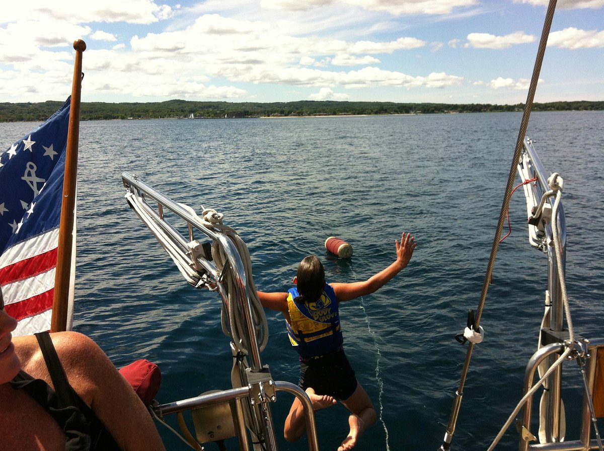 sailboat tour traverse city