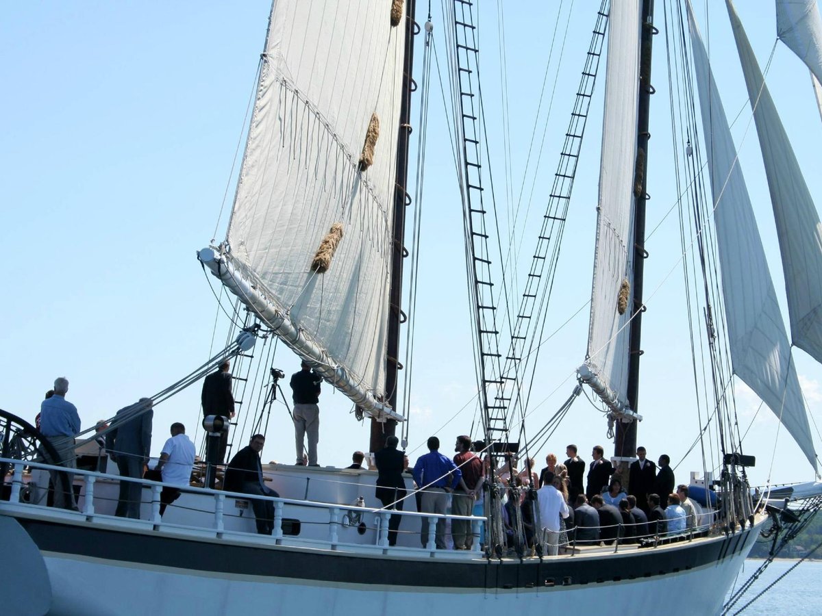 manitou sailboat traverse city