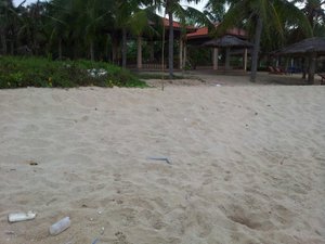 สระว่ายน้ำและชายหาด
