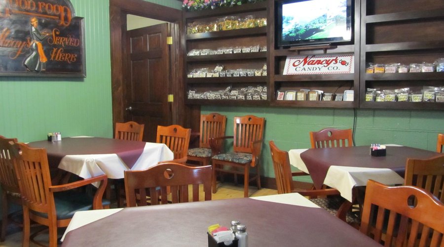Clean and Comfy Dining