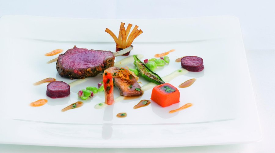 Dreierlei vom "Walisischen Lamm" mit Bohnenkernen, Peperonipolenta und Kartoffelsträußchen