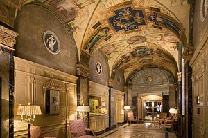 THE 10 CLOSEST Hotels to Saks Fifth Avenue, Chicago