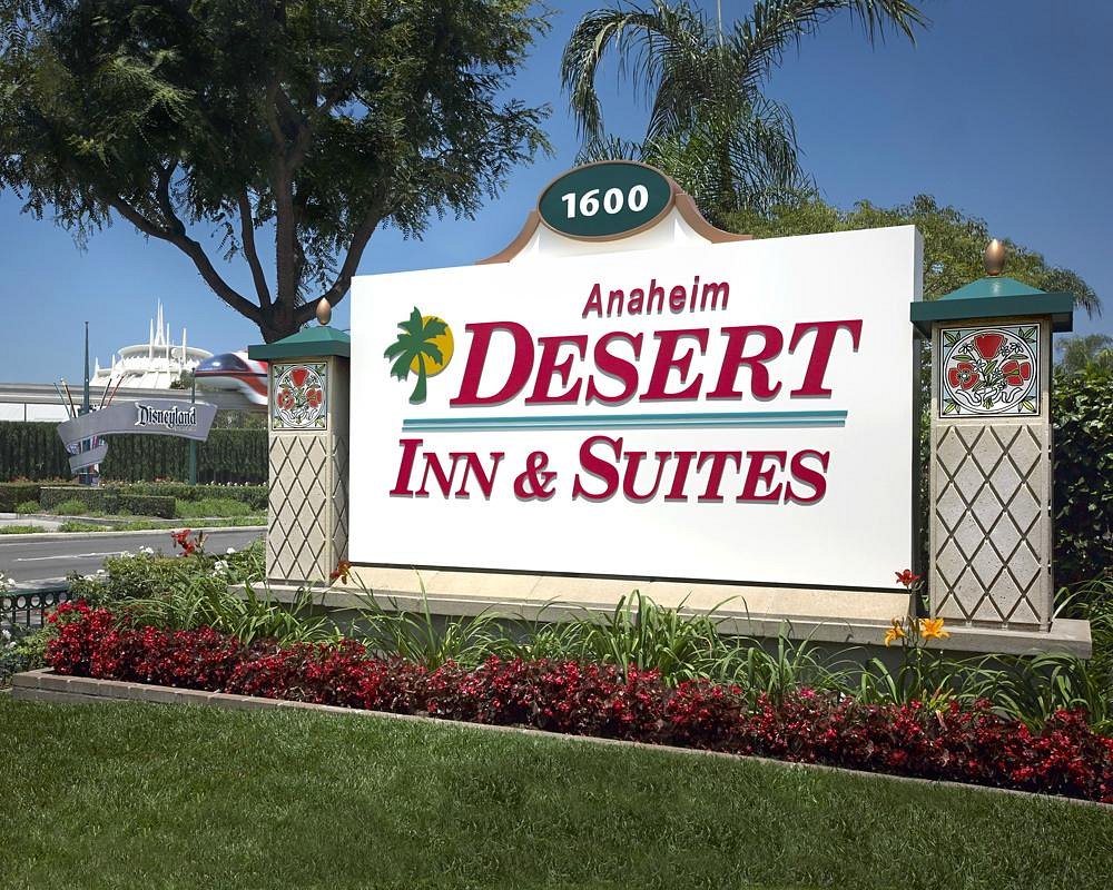 Anaheim Desert Inn and Suites โรงแรมใน อนาไฮม์