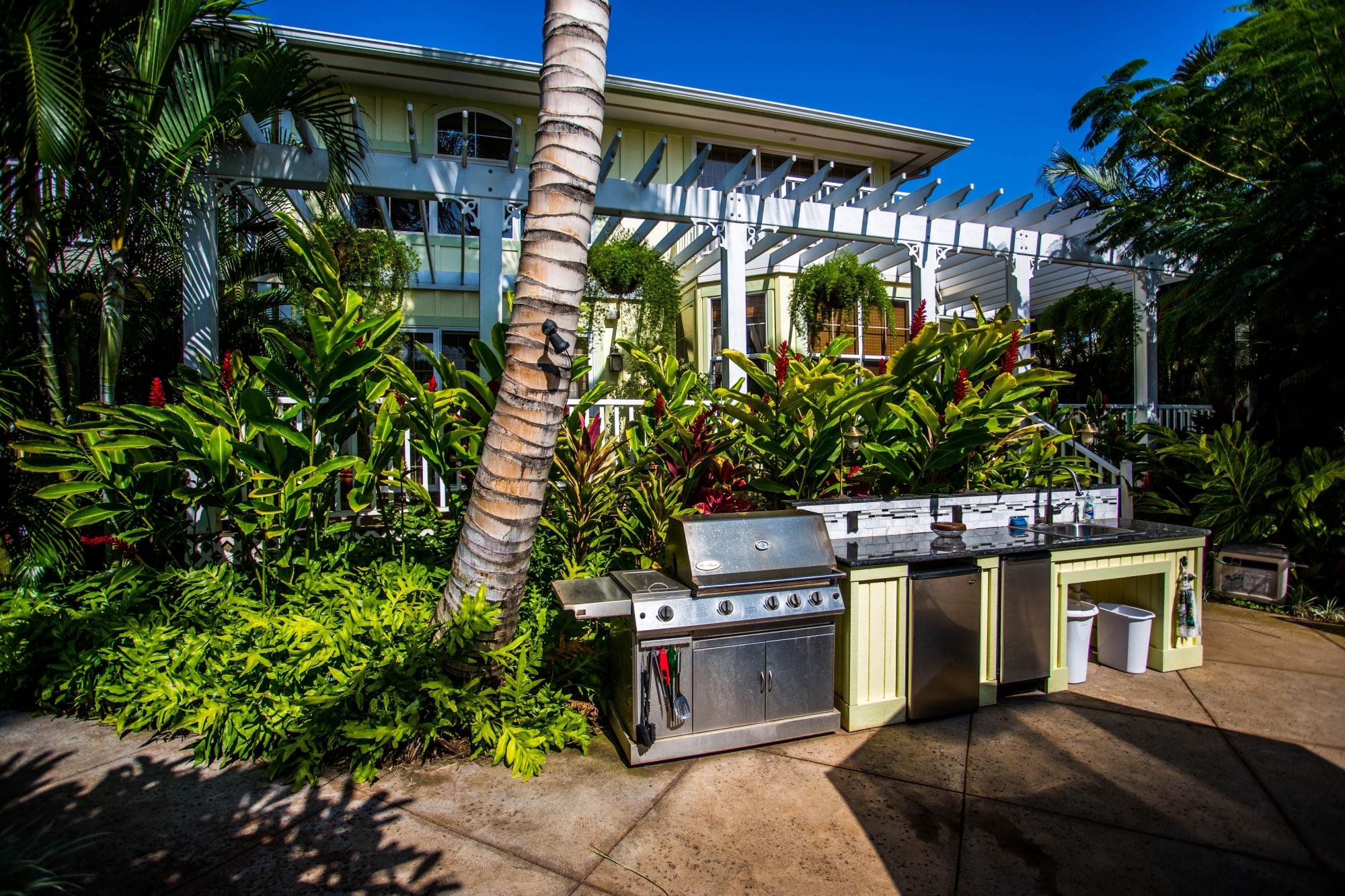 Pineapple Inn Maui by null