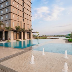Lakeside Pools