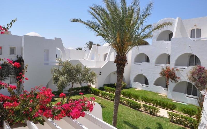 Les chambres et leur balcons dans une architecture mauresque