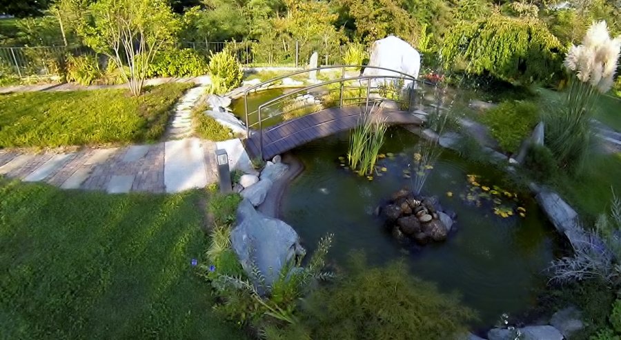 laghetto per foto matrimonio nel giardino del Croce di Malta in Brianza vicino a como e milano 