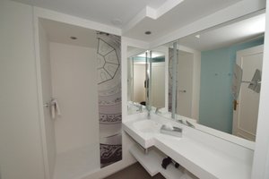 Room & Suite