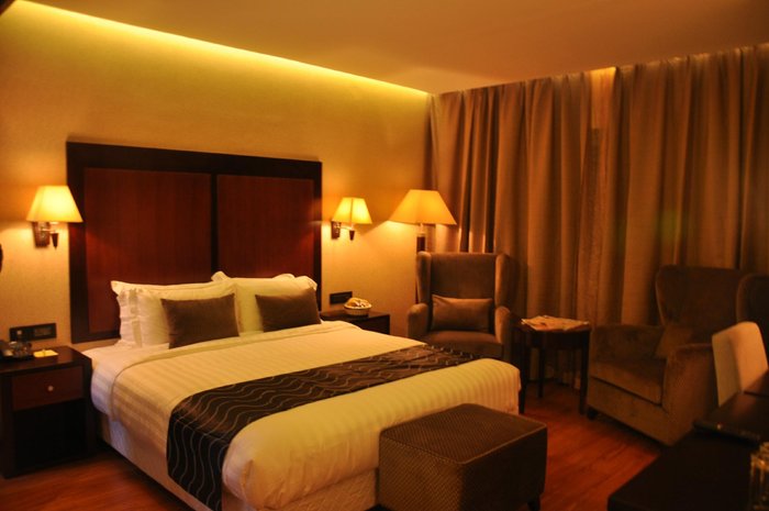 Luxury Rooms and Signature Suites - THE Park Chennai