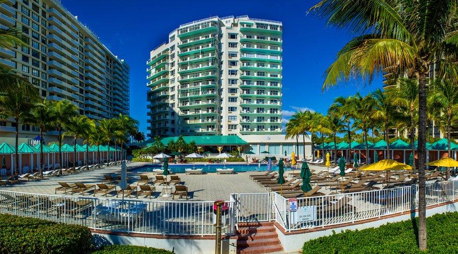 Sea View Hotel on the Beach - Majestically located in white sandy beaches amidst tropical palm t